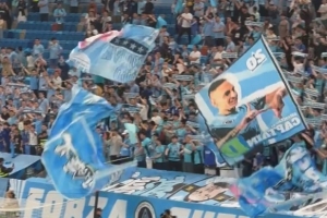 记者：城市集团高层现场观看深圳新鹏城 专业球场氛围让他们满意