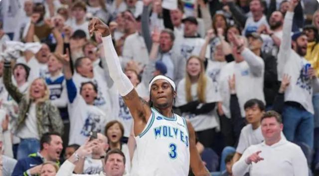 星空体育下载-群狼狂奔！防守至上+团队篮球 森林狼已成联盟强队