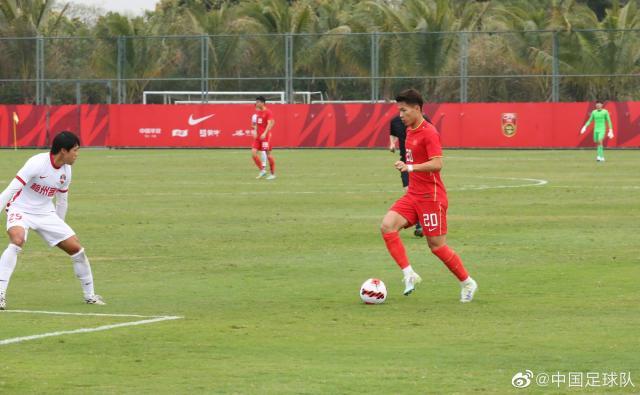 星空体育下载-惊喜？国足2新人挑战首发角色 林良铭展现爆破火力
