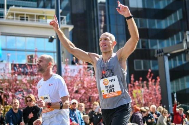 1649685671394074488.jpg 罗本_爱奇艺.jpg