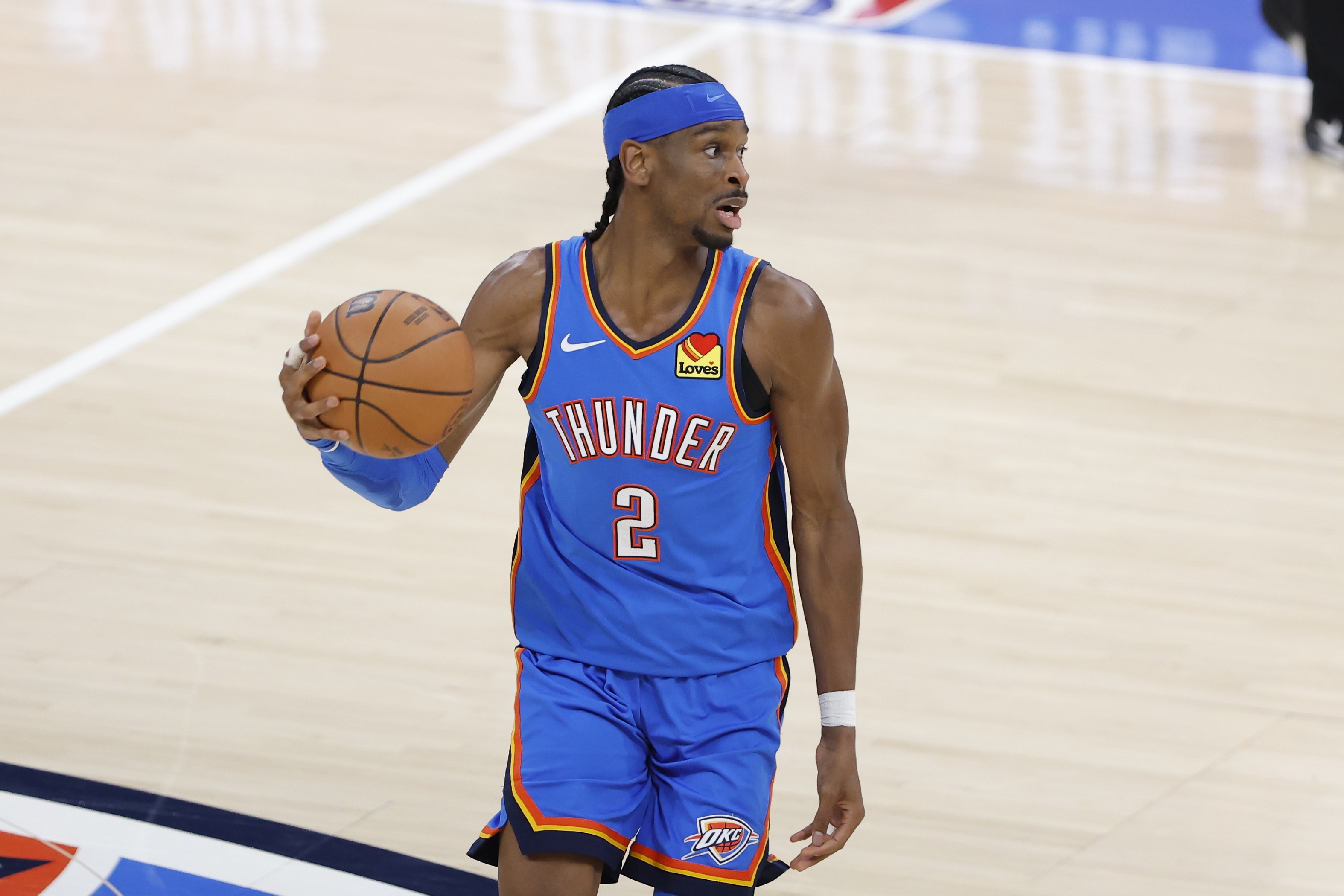 星空体育-追梦：亚历山大的特点是非常滑溜 只要有一点空隙他就钻过去了