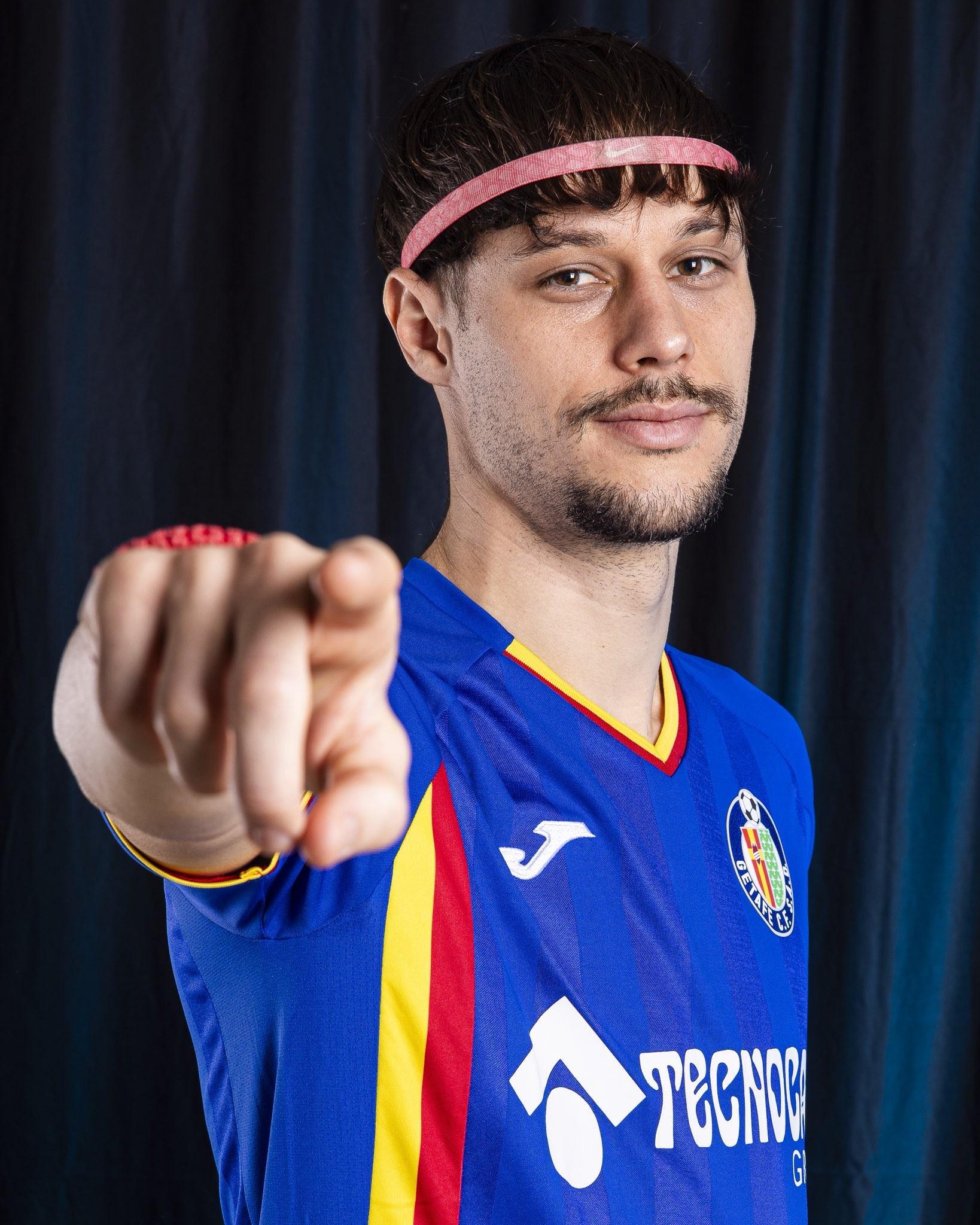 星空体育官网-阿斯赞赫塔费新援：沙巴茨之狼、征服者、混乱艺术家、金左脚