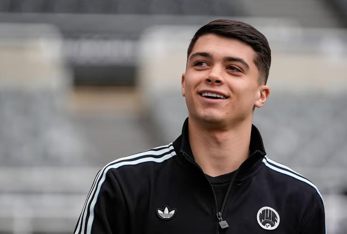 星空体育官网-刘易斯-米利：目前我恢复得差不多了，希望在客战巴萨时复出